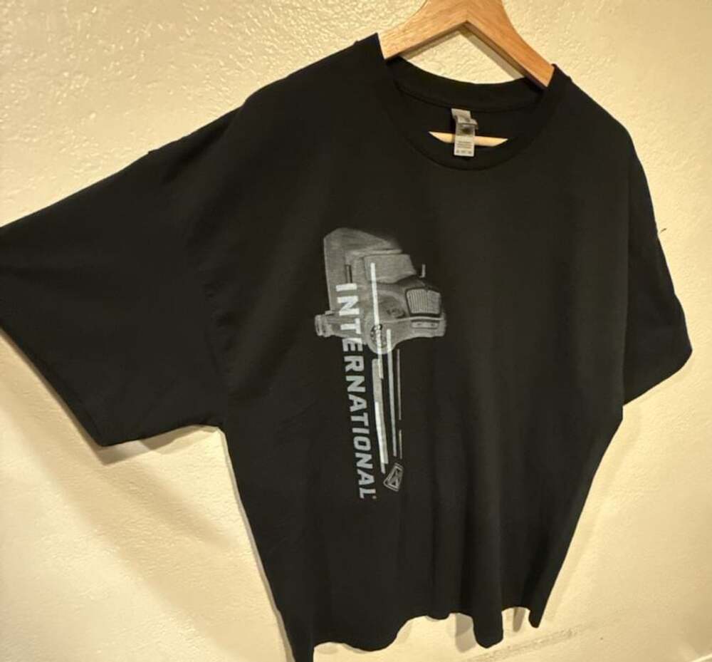 Gildan International Trucks T-Shirt Size 2XL Black Graphic Tee